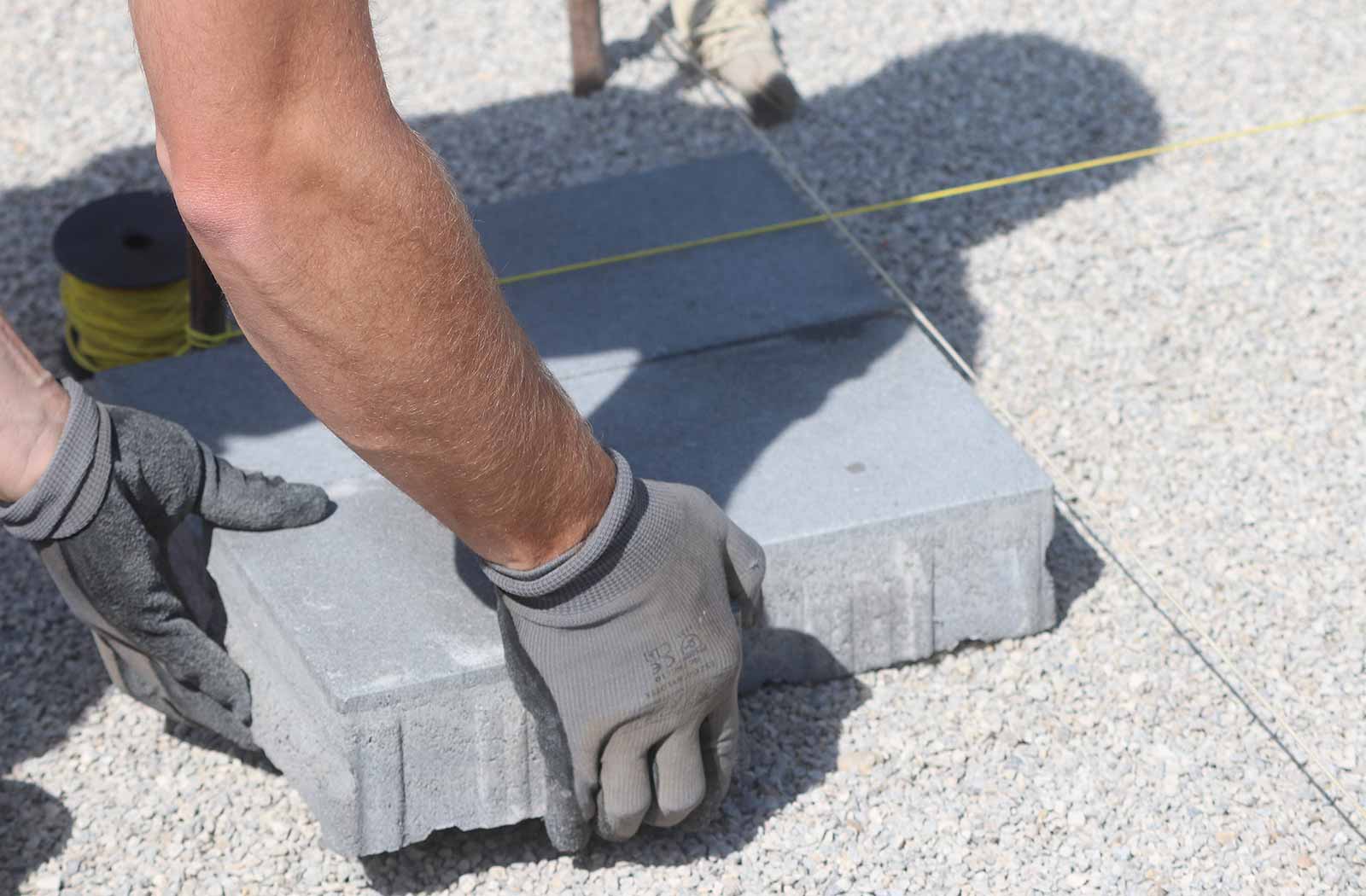 Betonpflaster verlegen Pflastersteine verlegen lassen