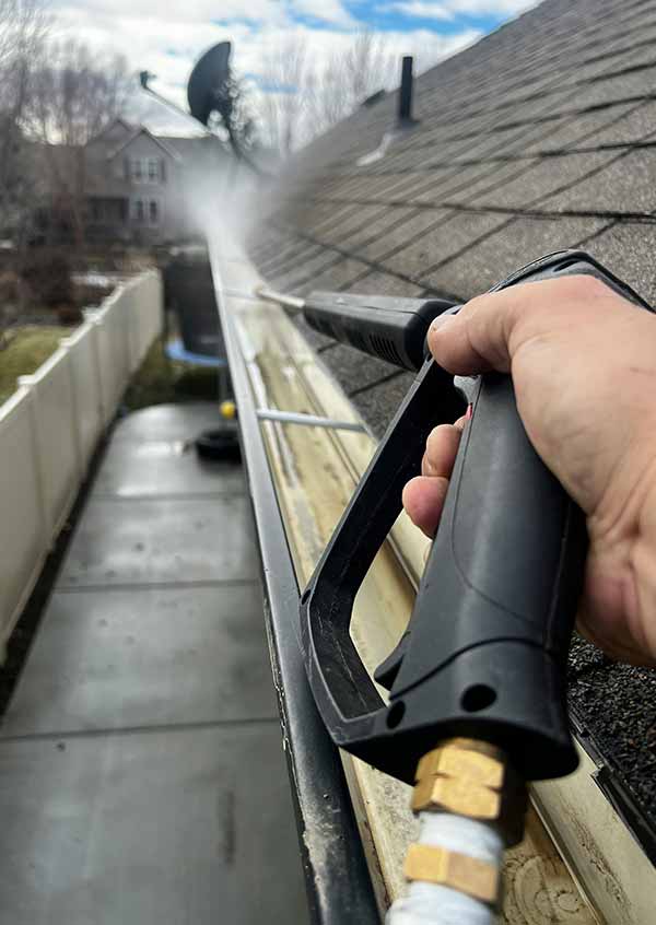 Dachrinnenreinigungsservice Dachrinne reinigen lassen